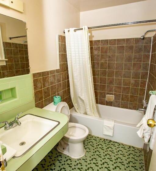 فندق Coach House Inn