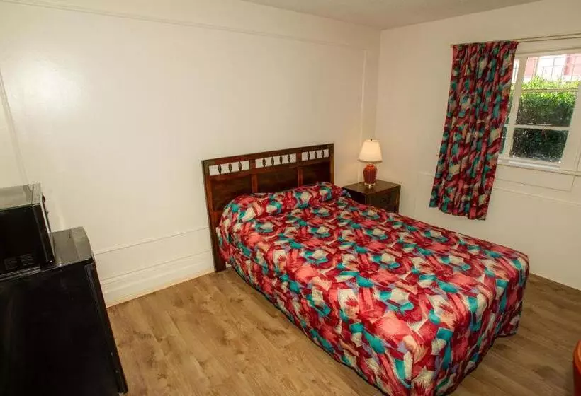 호텔 Coach House Inn