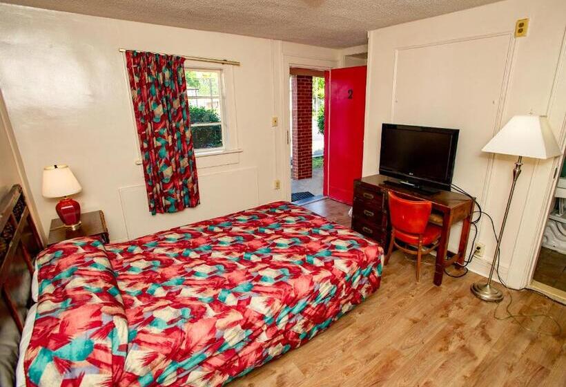 فندق Coach House Inn