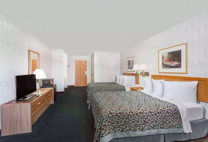 בית מלון כפרי Days Inn By Wyndham West Yellowstone