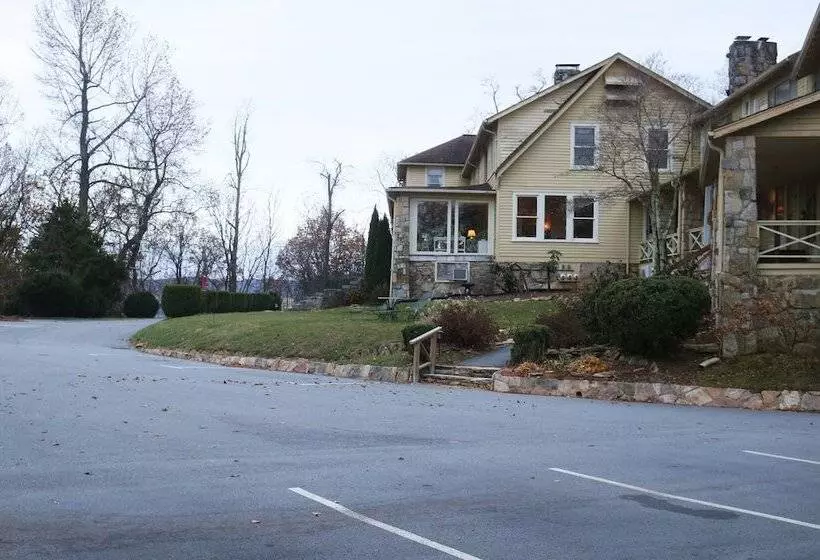 Отель Echo Mountain Inn