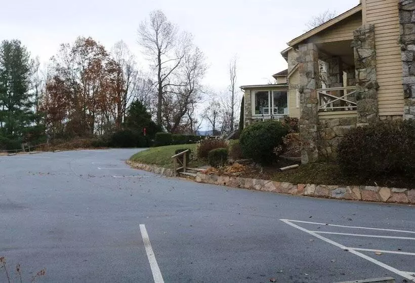 Отель Echo Mountain Inn