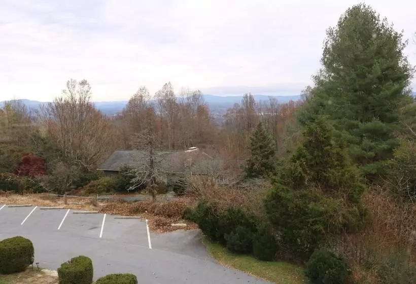 Отель Echo Mountain Inn