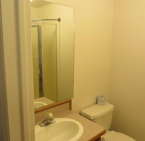 Otel Four Corners Inn