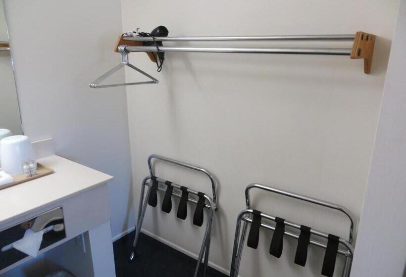 Otel Four Corners Inn