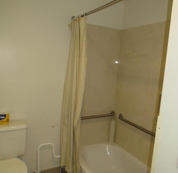 Otel Four Corners Inn