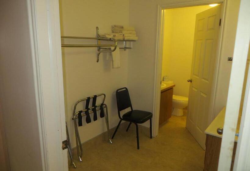 Otel Four Corners Inn