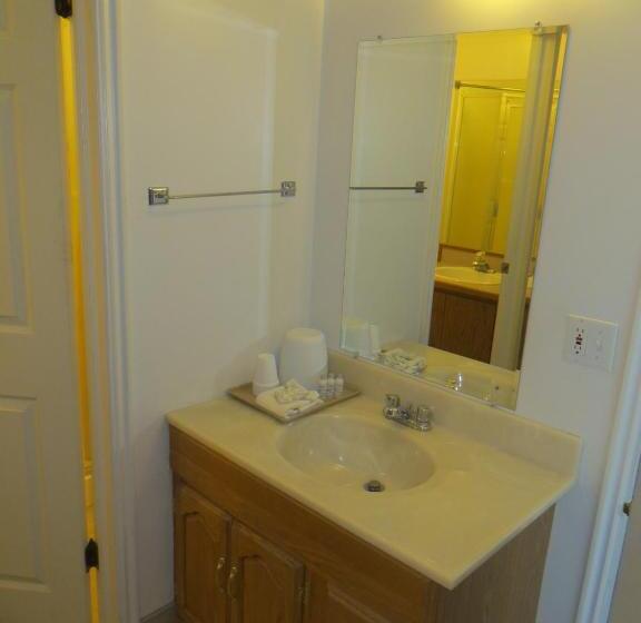 Otel Four Corners Inn