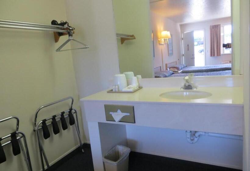 Otel Four Corners Inn