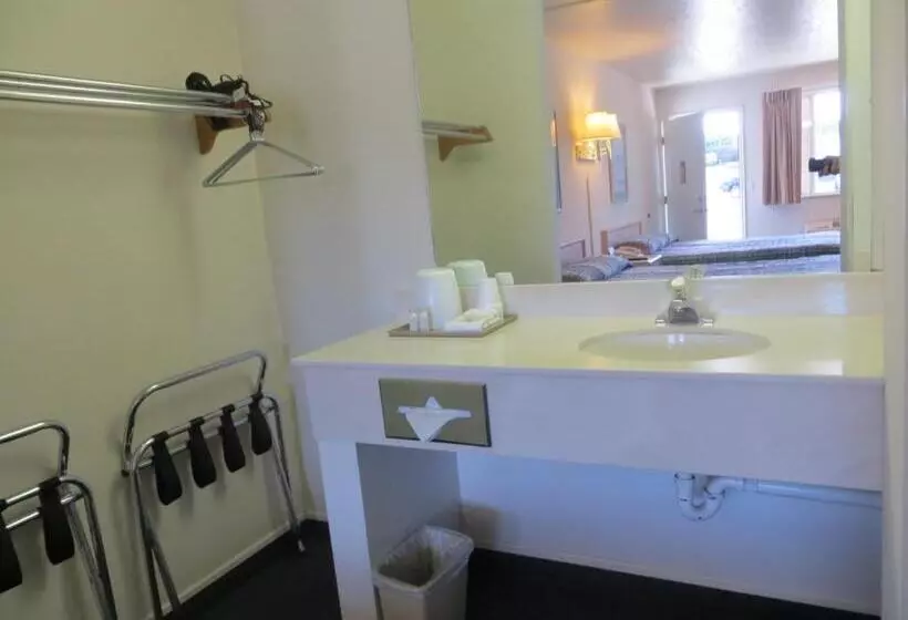 בית מלון כפרי Four Corners Inn