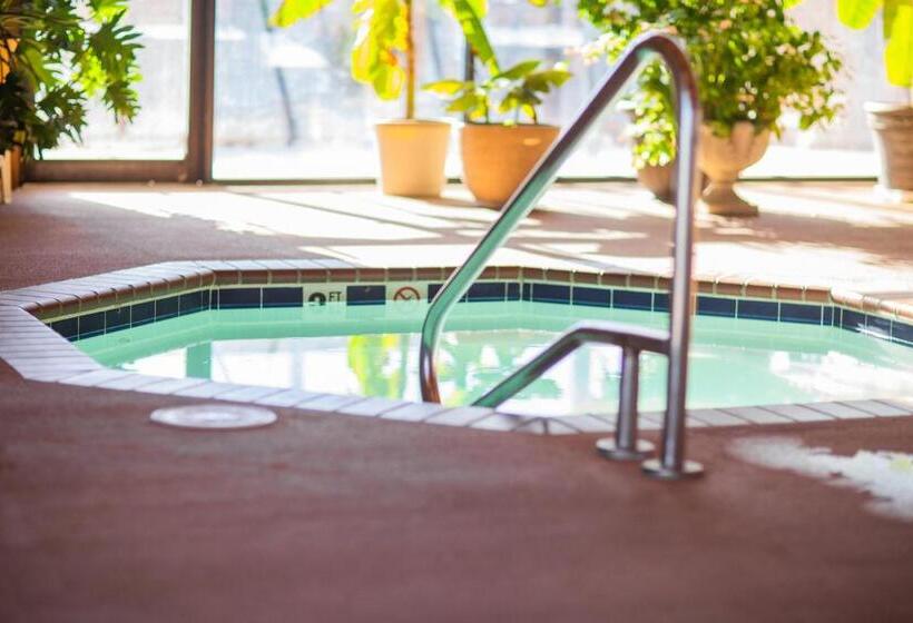 فندق Inn At The Canyons