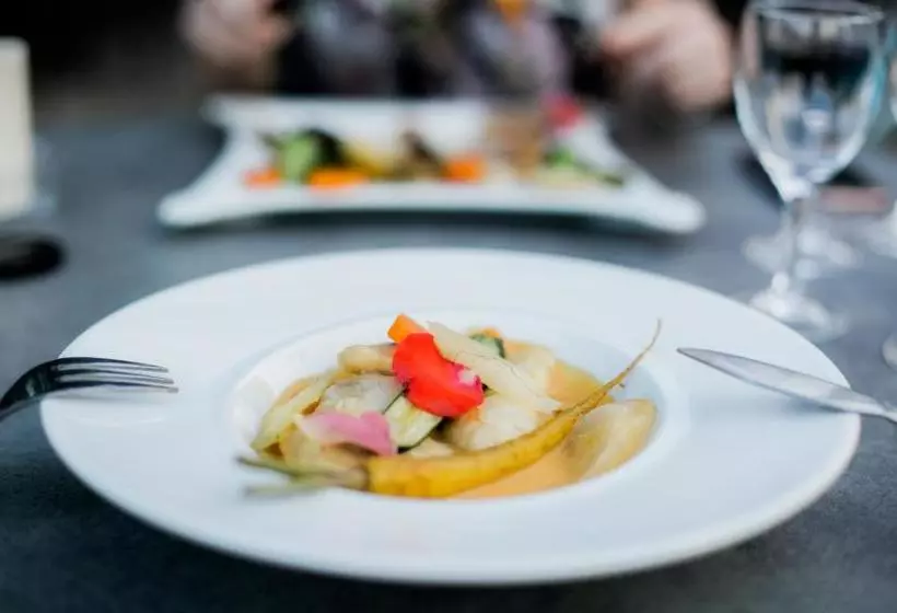 Отель L'Enclos des Lauriers Roses