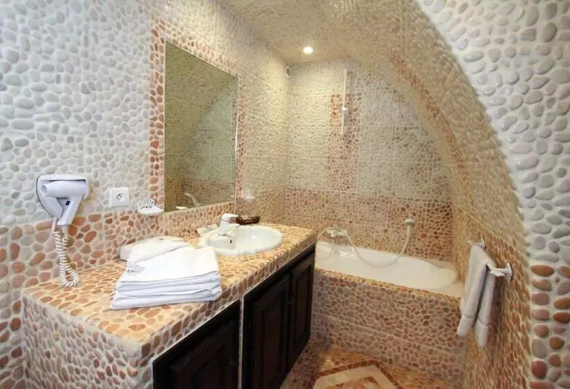 Отель L'Enclos des Lauriers Roses