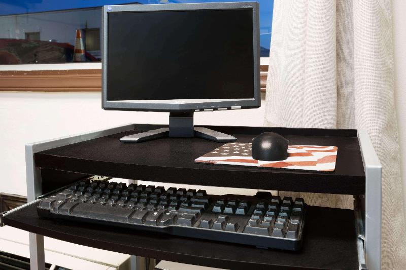 호텔 Super 8 By Wyndham Greensboro