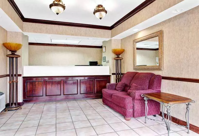 Hotelli Super 8 Downtown Raleigh