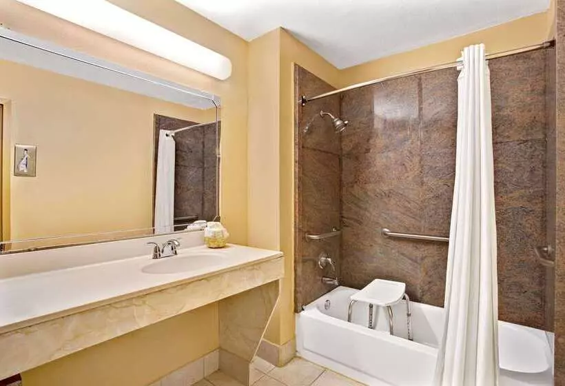 Hotelli Super 8 Downtown Raleigh