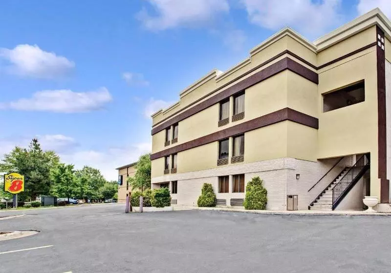 Hotelli Super 8 Downtown Raleigh