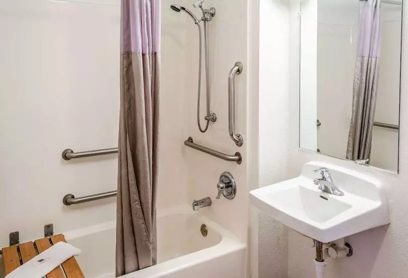 モーテル North Charleston Lodge