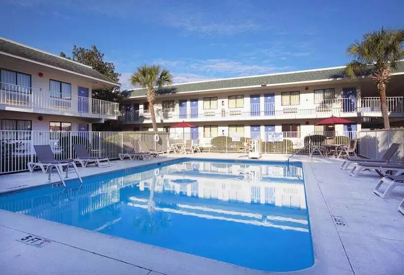 モーテル North Charleston Lodge