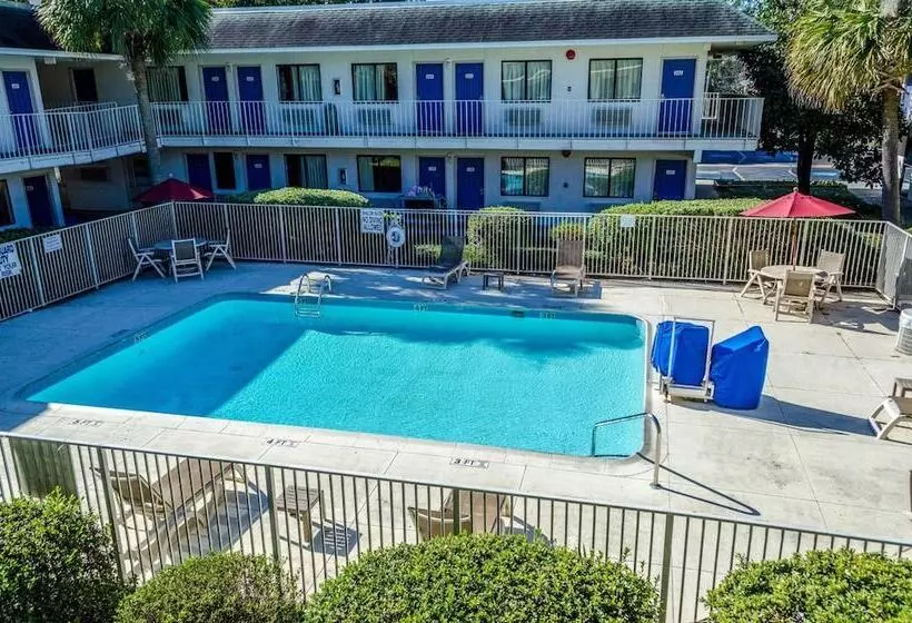 モーテル North Charleston Lodge