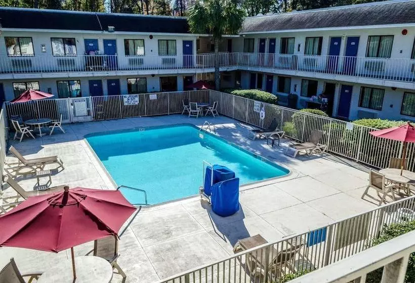 モーテル North Charleston Lodge