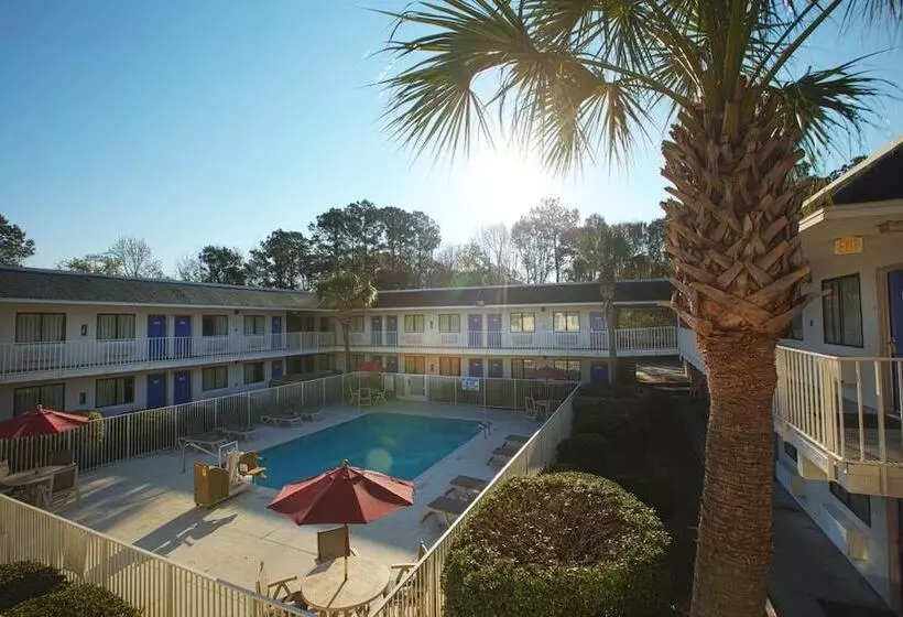 モーテル North Charleston Lodge