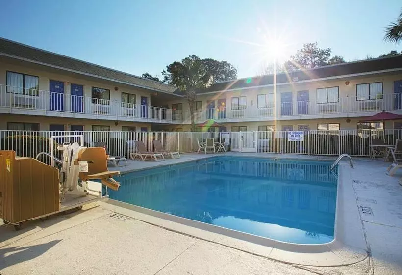 モーテル North Charleston Lodge