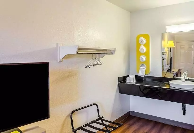モーテル North Charleston Lodge