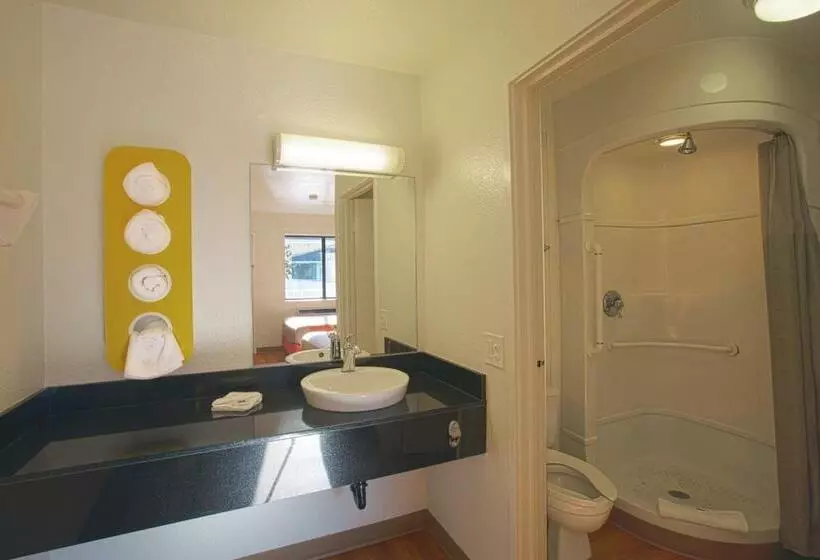モーテル North Charleston Lodge