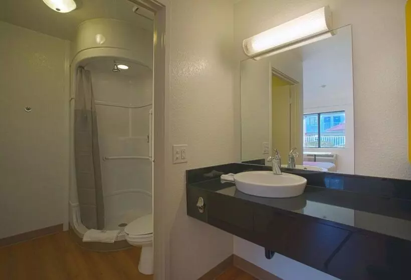 モーテル North Charleston Lodge