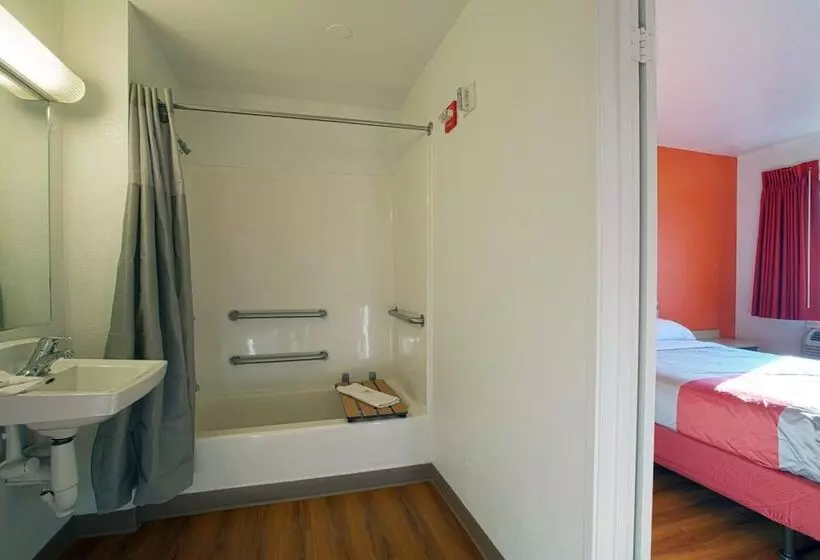 モーテル North Charleston Lodge