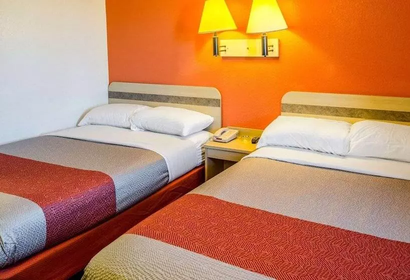 モーテル North Charleston Lodge