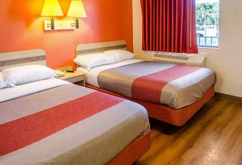 モーテル North Charleston Lodge
