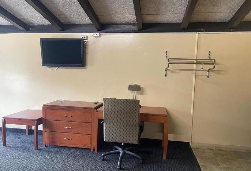 فندق على الطريق Budget Inn Madison