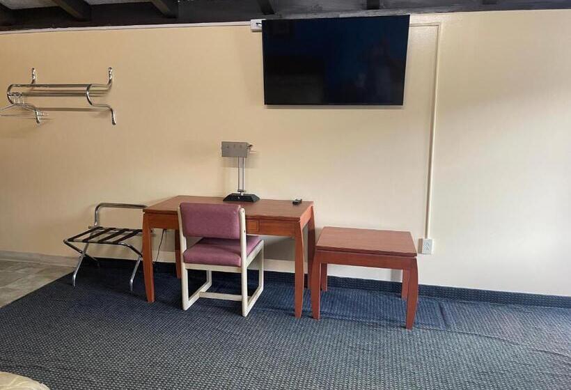 فندق على الطريق Budget Inn Madison