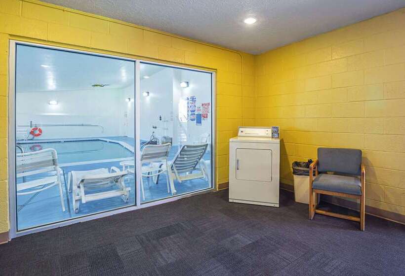 فندق على الطريق Rodeway Inn