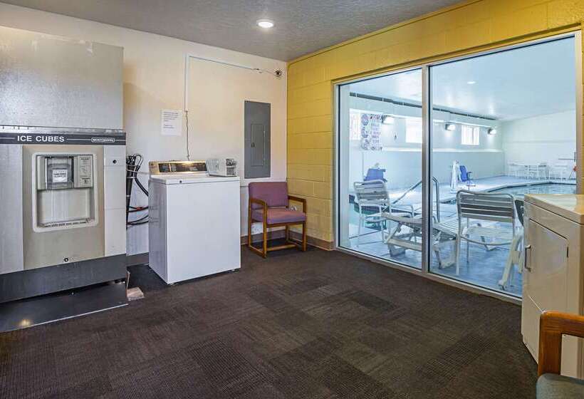 فندق على الطريق Rodeway Inn