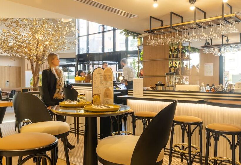 Novotel Paris Suresnes Longchamp