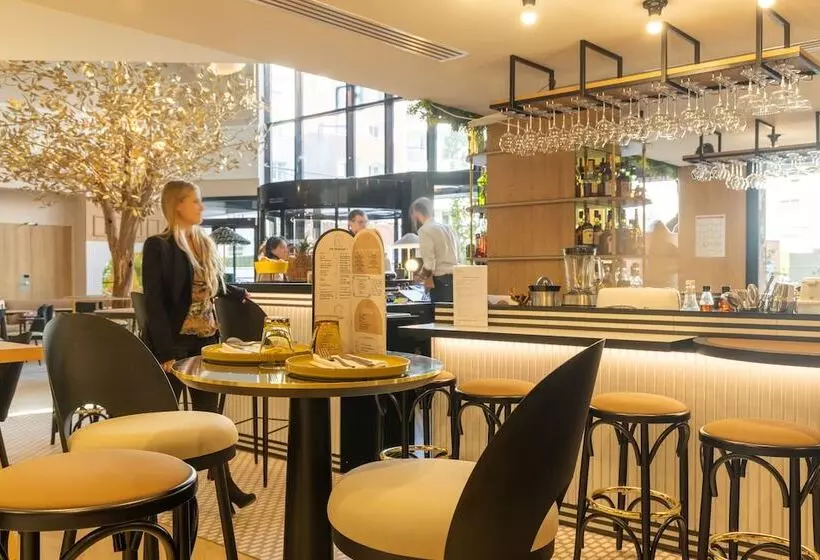 Novotel Paris Suresnes Longchamp