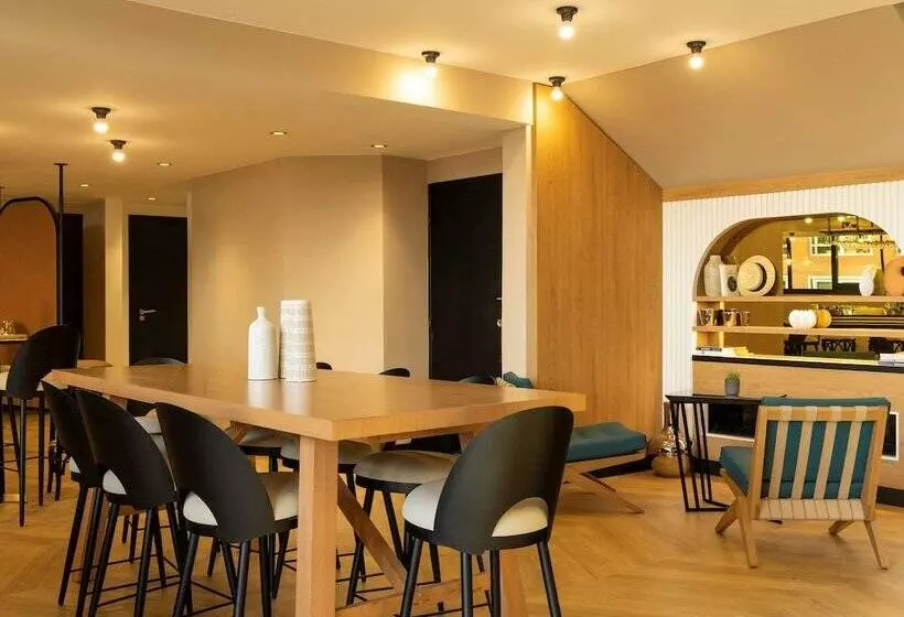 Novotel Paris Suresnes Longchamp