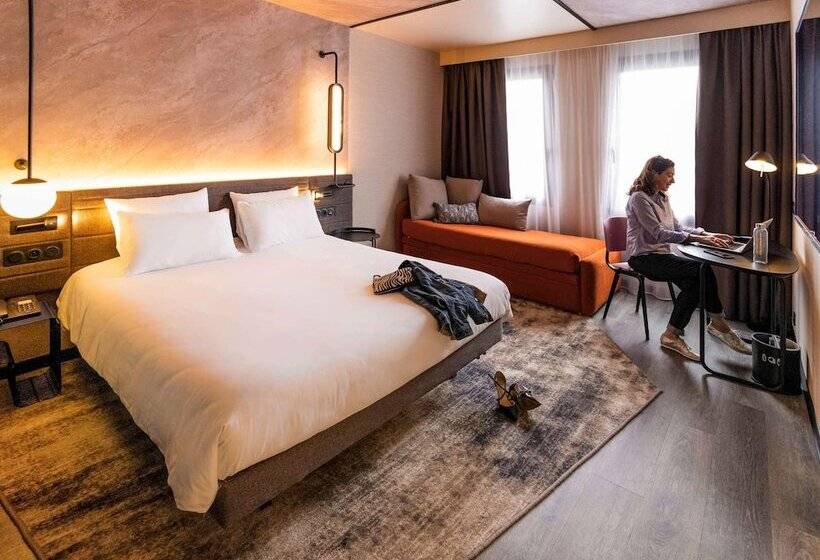 Novotel Paris Suresnes Longchamp