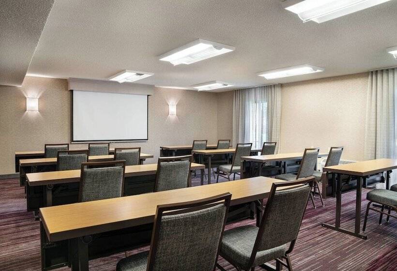 ホテル Courtyard By Marriott Pleasanton