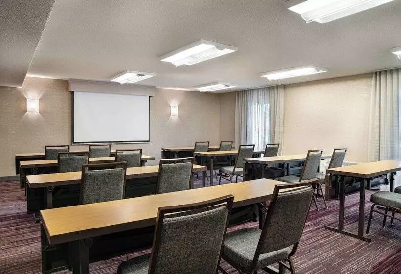 ホテル Courtyard By Marriott Pleasanton