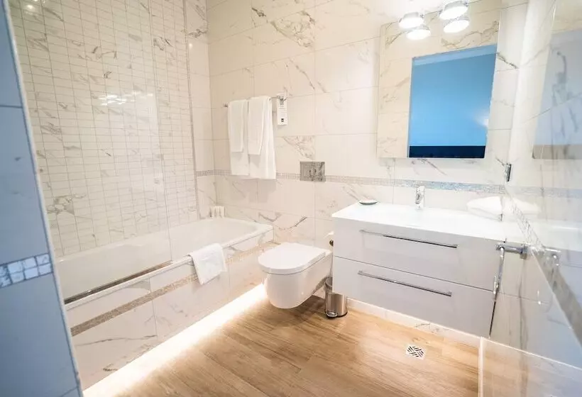 هتل Keflavik By Reykjavik Keflavik Airport