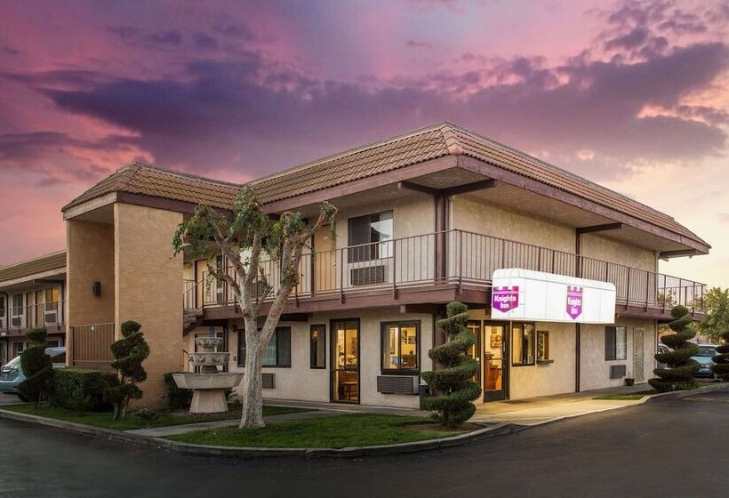 Отель Knights Inn Madera