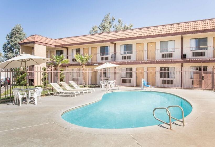 Отель Knights Inn Madera