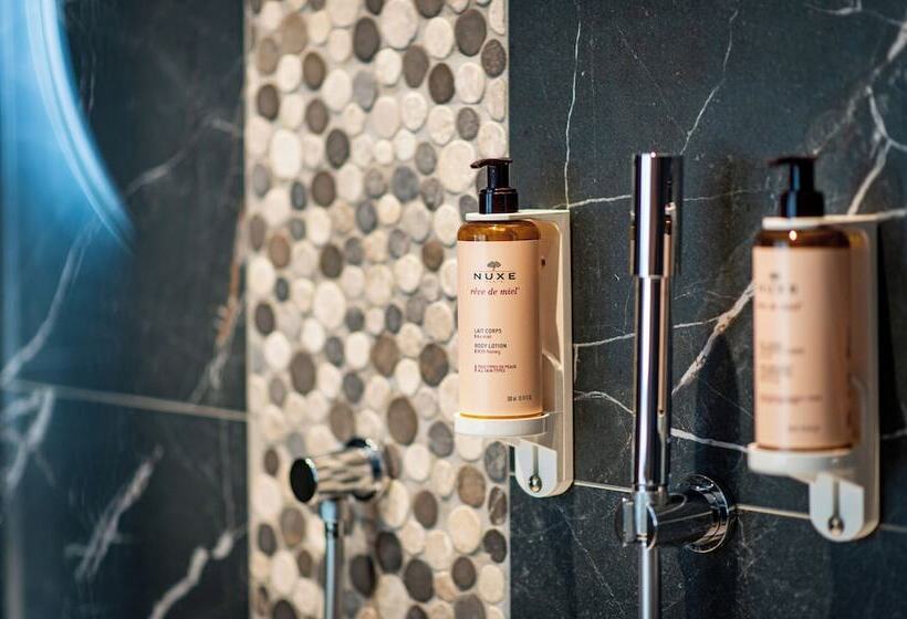 هتل La Villa Des Fleurs