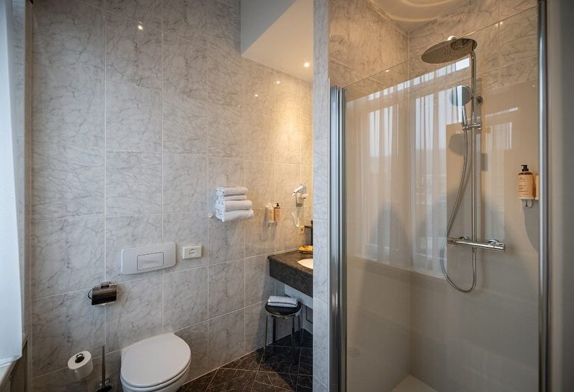 هتل La Villa Des Fleurs