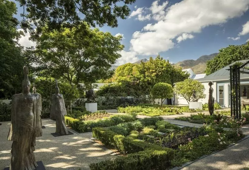 هتل Le Quartier Francais