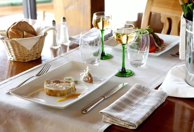 Logis Hotel Le Parc & Spa